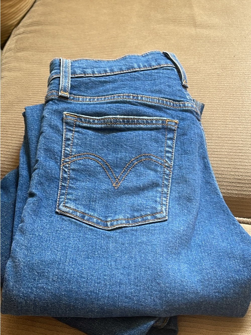 Women’s Skinny Jeans in Medium Blue Denim
